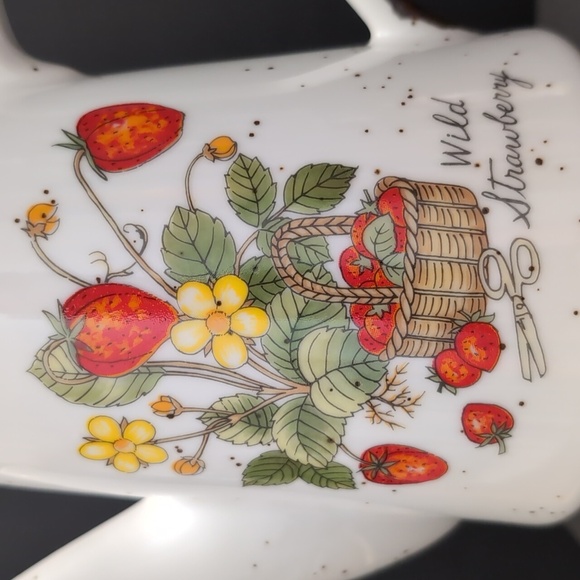 VGT,Klassen Giftware Sakatoon Ceramic Teapot with Wild Strawberry Pattern. - Picture 2 of 11